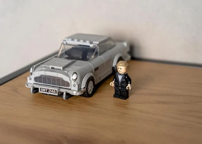 Aquarius - Jamesa Bonda 007 アパート *